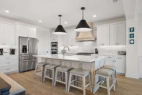 9866beachsidebeautypcwh - Beachside Beauty at Surfview Paradise