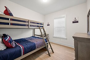 9866beachsidebeautypcwh - Beachside Beauty at Surfview Paradise