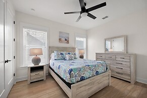 9866beachsidebeautypcwh - Beachside Beauty at Surfview Paradise