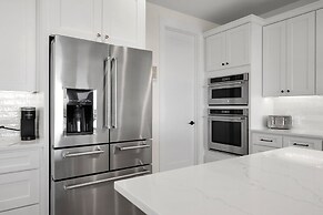 9866beachsidebeautypcwh - Beachside Beauty at Surfview Paradise