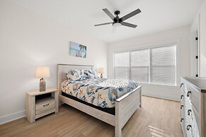 9866beachsidebeautypcwh - Beachside Beauty at Surfview Paradise