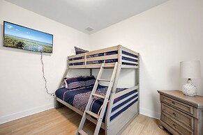 9866beachsidebeautypcwh - Beachside Beauty at Surfview Paradise