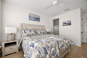 9866beachsidebeautypcwh - Beachside Beauty at Surfview Paradise