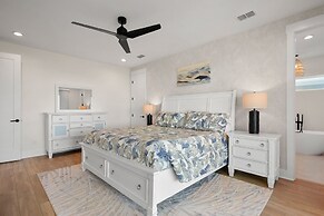 9866beachsidebeautypcwh - Beachside Beauty at Surfview Paradise