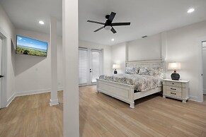 9866beachsidebeautypcwh - Beachside Beauty at Surfview Paradise