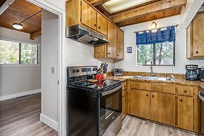 Three Wild Turkeys - Amazing Outdoor Spaces!  2 Decks! by Yosemite Reg