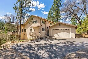 Three Wild Turkeys - Amazing Outdoor Spaces!  2 Decks! by Yosemite Reg