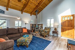 Three Wild Turkeys - Amazing Outdoor Spaces!  2 Decks! by Yosemite Reg