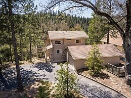 Three Wild Turkeys - Amazing Outdoor Spaces!  2 Decks! by Yosemite Reg