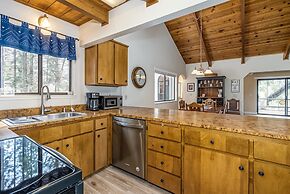 Three Wild Turkeys - Amazing Outdoor Spaces!  2 Decks! by Yosemite Reg