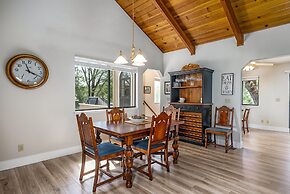 Three Wild Turkeys - Amazing Outdoor Spaces!  2 Decks! by Yosemite Reg