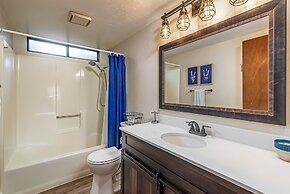 Three Wild Turkeys - Amazing Outdoor Spaces!  2 Decks! by Yosemite Reg