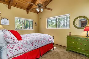 Three Wild Turkeys - Amazing Outdoor Spaces!  2 Decks! by Yosemite Reg