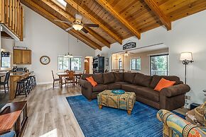 Three Wild Turkeys - Amazing Outdoor Spaces!  2 Decks! by Yosemite Reg