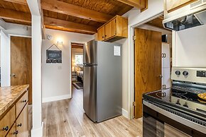 Three Wild Turkeys - Amazing Outdoor Spaces!  2 Decks! by Yosemite Reg