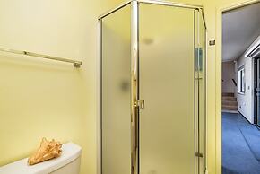 Three Wild Turkeys - Amazing Outdoor Spaces!  2 Decks! by Yosemite Reg