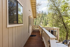 Three Wild Turkeys - Amazing Outdoor Spaces!  2 Decks! by Yosemite Reg