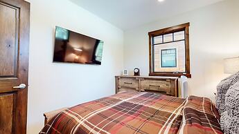 Lakeview Townhomes #5 3 Bedroom Townhouse by RedAwning