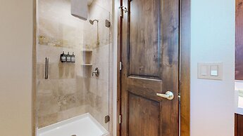 Lakeview Townhomes #5 3 Bedroom Townhouse by RedAwning