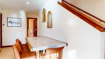 Lakeview Townhomes #5 3 Bedroom Townhouse by RedAwning