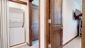 Lakeview Townhomes #5 3 Bedroom Townhouse by RedAwning