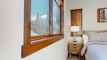 Lakeview Townhomes #5 3 Bedroom Townhouse by RedAwning