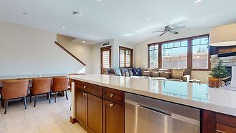 Lakeview Townhomes #5 3 Bedroom Townhouse by RedAwning