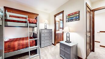 Lakeview Townhomes #5 3 Bedroom Townhouse by RedAwning