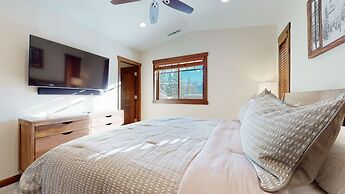 Lakeview Townhomes #5 3 Bedroom Townhouse by RedAwning