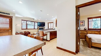 Lakeview Townhomes #5 3 Bedroom Townhouse by RedAwning