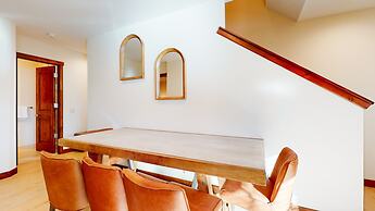 Lakeview Townhomes #5 3 Bedroom Townhouse by RedAwning