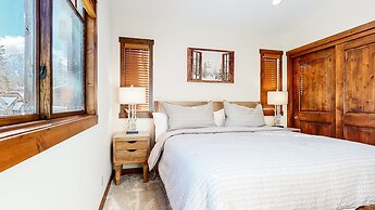 Lakeview Townhomes #5 3 Bedroom Townhouse by RedAwning