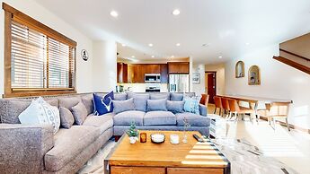 Lakeview Townhomes #5 3 Bedroom Townhouse by RedAwning