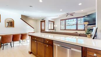 Lakeview Townhomes #5 3 Bedroom Townhouse by RedAwning