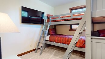 Lakeview Townhomes #5 3 Bedroom Townhouse by RedAwning