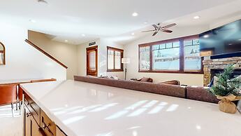 Lakeview Townhomes #5 3 Bedroom Townhouse by RedAwning