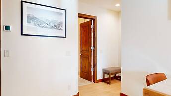 Lakeview Townhomes #5 3 Bedroom Townhouse by RedAwning