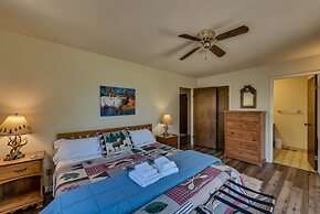 Grizzly Bear Lodge Rustic Cabin by Yosemite Region Resorts