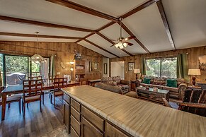 Grizzly Blair Lodge - YPET FRIENDLY - 1/2 Acre of Space and Close to M