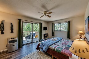 Grizzly Bear Lodge Rustic Cabin by Yosemite Region Resorts