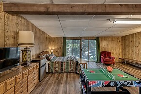 Grizzly Bear Lodge Rustic Cabin by Yosemite Region Resorts