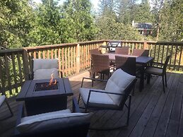Grizzly Blair Lodge - YPET FRIENDLY - 1/2 Acre of Space and Close to M