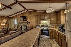 Grizzly Bear Lodge Rustic Cabin by Yosemite Region Resorts