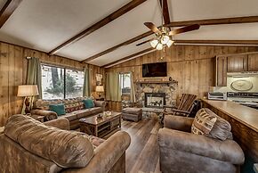 Grizzly Bear Lodge Rustic Cabin by Yosemite Region Resorts