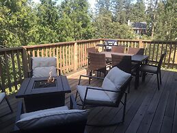 Grizzly Bear Lodge Rustic Cabin by Yosemite Region Resorts