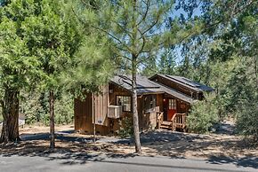 Grizzly Bear Lodge Rustic Cabin by Yosemite Region Resorts