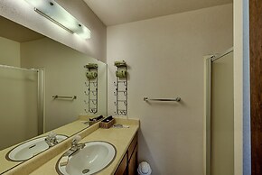 Grizzly Bear Lodge Rustic Cabin by Yosemite Region Resorts