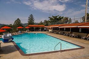 Cabina De Alba - Charming and Modern by Yosemite Region Resorts