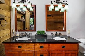 Cabina De Alba - Charming and Modern by Yosemite Region Resorts