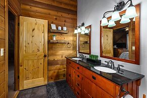 Cabina De Alba - Charming and Modern by Yosemite Region Resorts